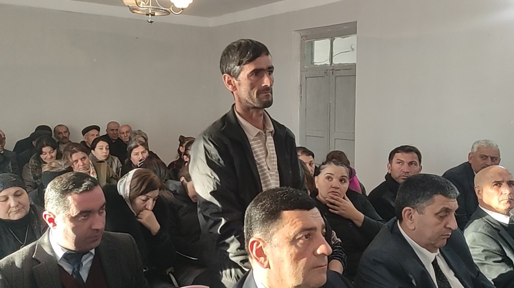 Seymur Orucov Ağstafanın Pirili və Sadıqlı kəndlərində növbəti dəfə vətəndaşları dinləyib